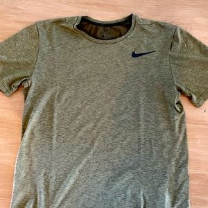 Olive green Nike Dri-fit workout shirt. Men’s medium. Great condition.